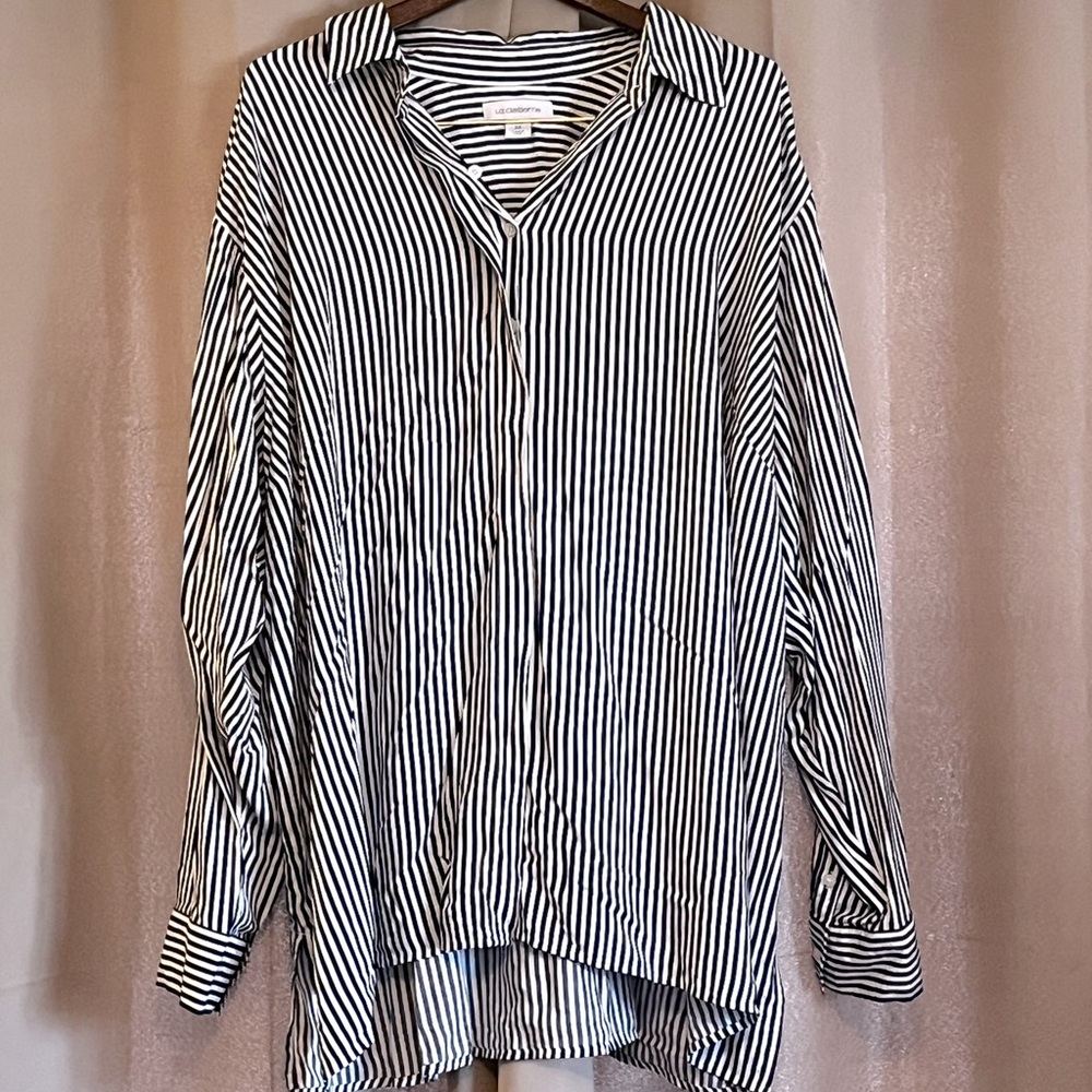 Liz Claiborne 3x nwot button up rayon top navy blue and white striped